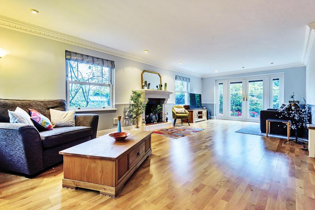 Benslow Rise, Hitchin, SG4 4 bed detached house £1,475,000