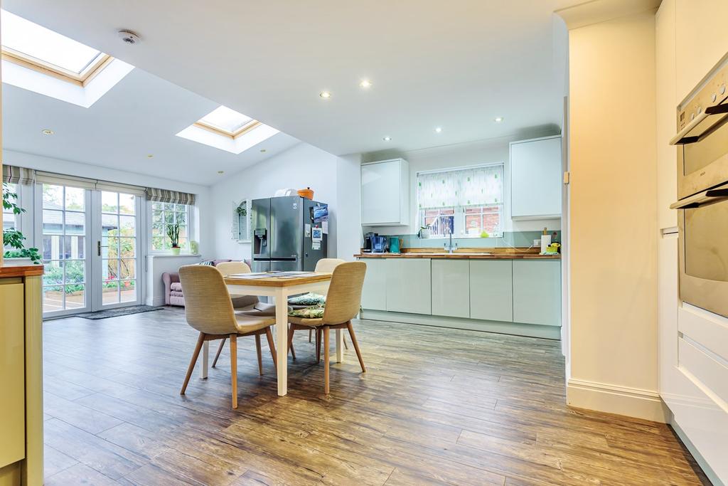 Benslow Rise, Hitchin, SG4 4 bed detached house £1,475,000