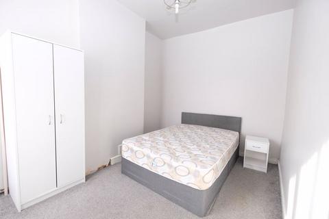 2 bedroom terraced house to rent, Willan Road, Manchester