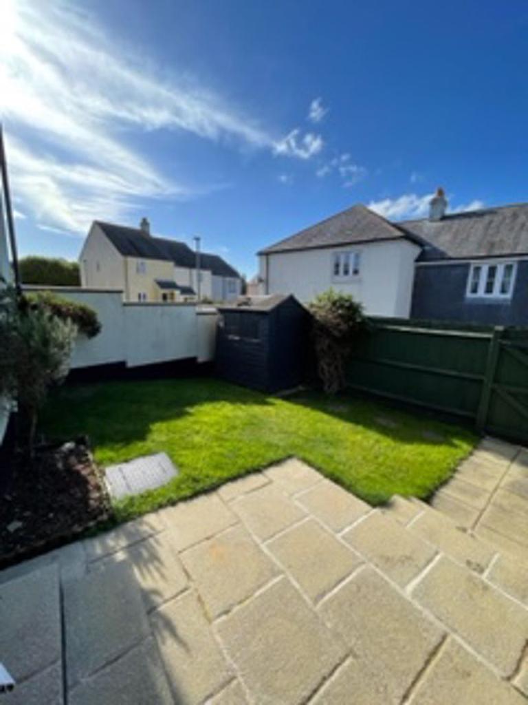 Lister Way, Totnes 3 bed end of terrace house £1,050 pcm (£242 pw)