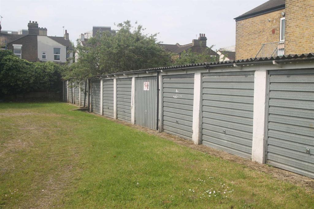 Maldon Road, Southend On Sea Garage £65 pcm (£15 pw)