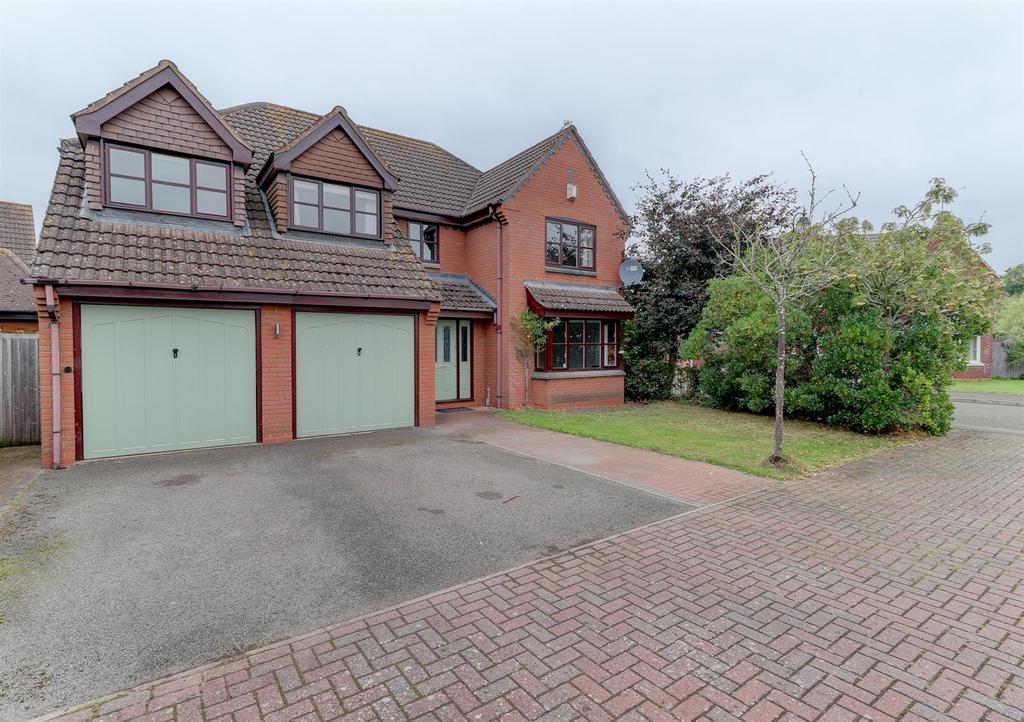 Alderman Way, Weston Under Wetherley 5 bed detached house £2,500 pcm