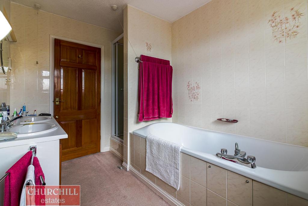 Bed1ensuite (1 of 1).jpg