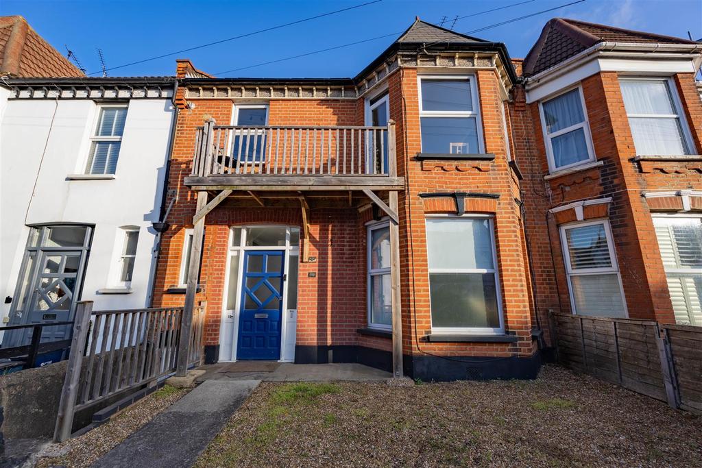 Cranley Road, WestcliffOnSea 2 bed flat for sale £265,000