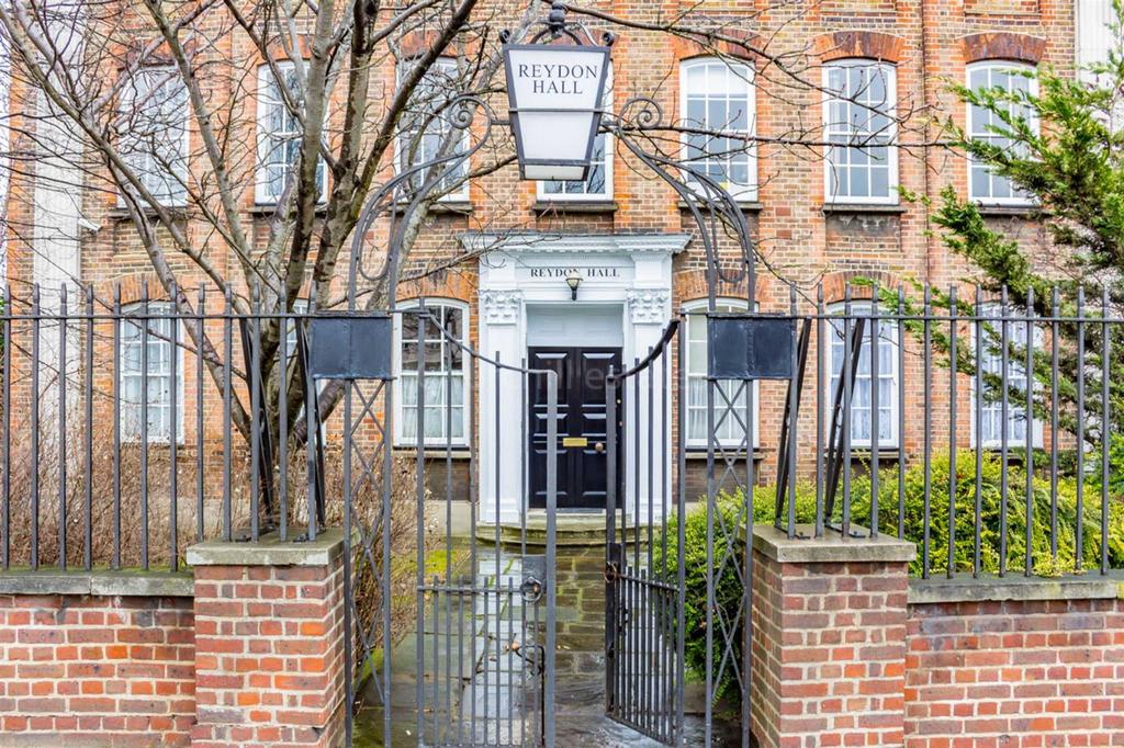 Reydon Hall, Wanstead 1 bed flat £350,000