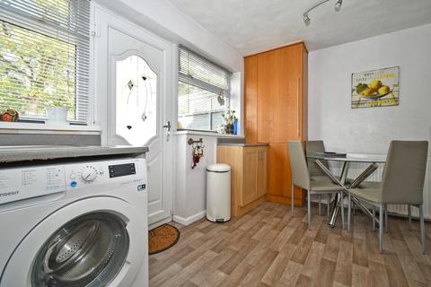 86 Aire Grove, Yeadon, Leeds, LS19 7TY