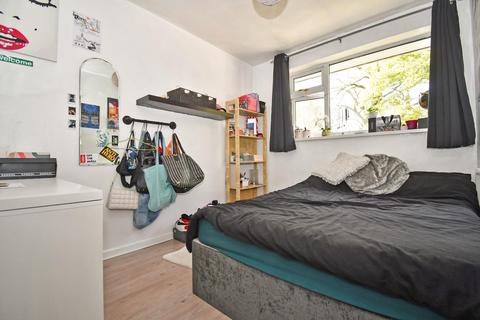 86 Aire Grove, Yeadon, Leeds, LS19 7TY