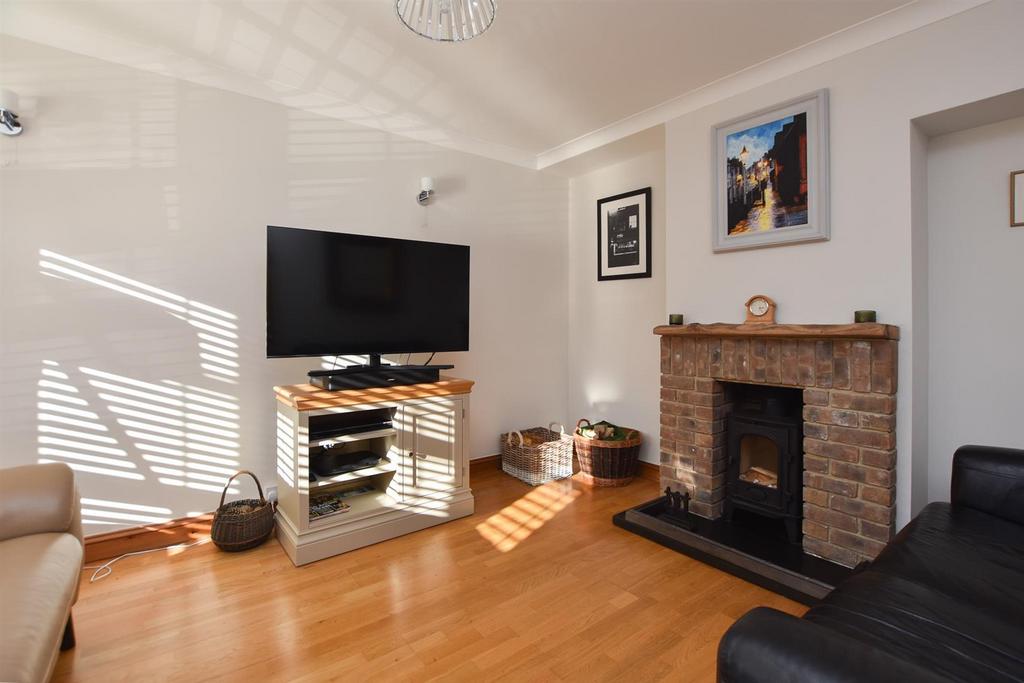Montgomery Road, Hastings 4 bed semidetached house £365,000