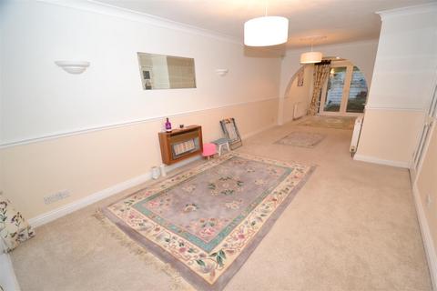 32 Ashbourne Way, Cleckheaton, BD19 5JA