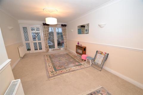 32 Ashbourne Way, Cleckheaton, BD19 5JA