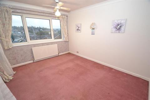 32 Ashbourne Way, Cleckheaton, BD19 5JA