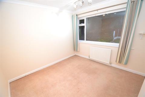 32 Ashbourne Way, Cleckheaton, BD19 5JA