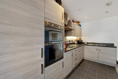 4 bedroom flat for sale - Beaumans Drive, London