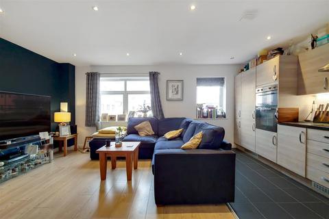 4 Beaumans Drive, London, E17 5FQ