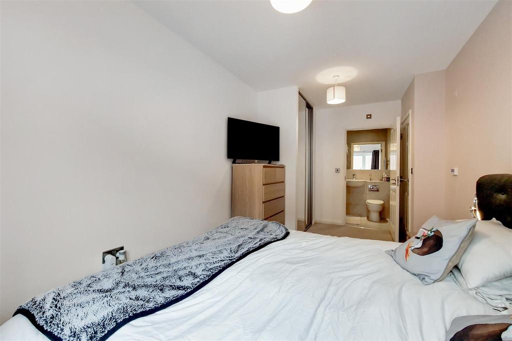 8 Main Bedroom-2.jpg