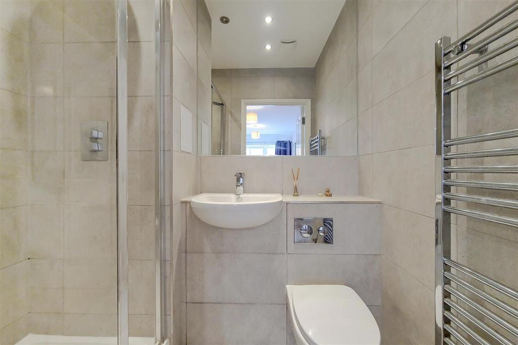 9 Main Ensuite-0.jpg