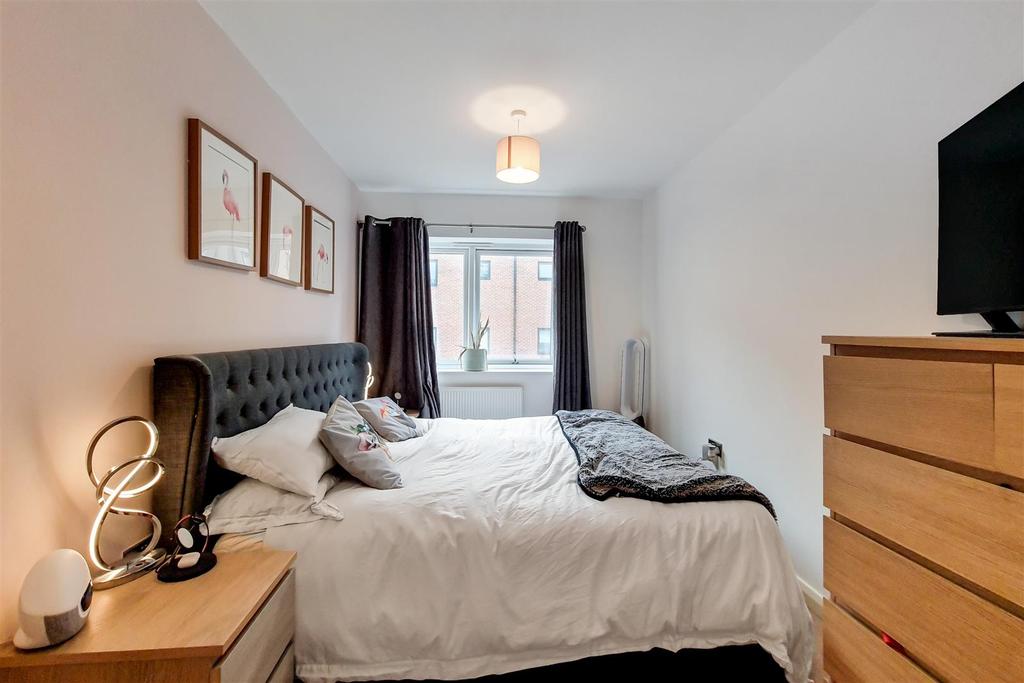 8 Main Bedroom-1.jpg