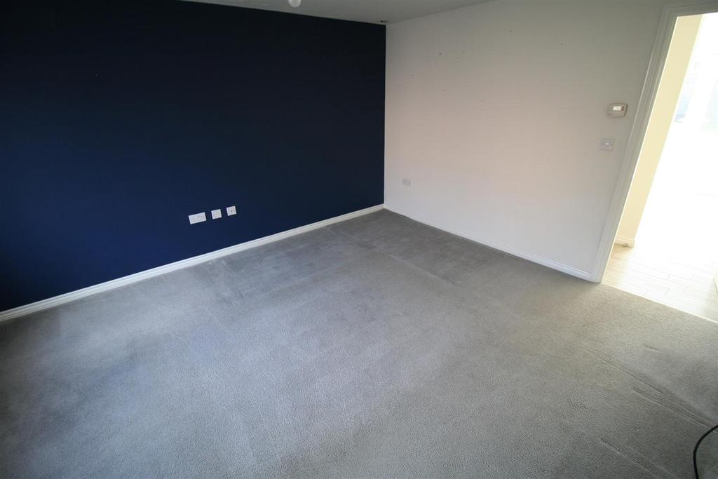 Harvest Way, Nuneaton 3 bed semidetached house £1,000 pcm (£231 pw)