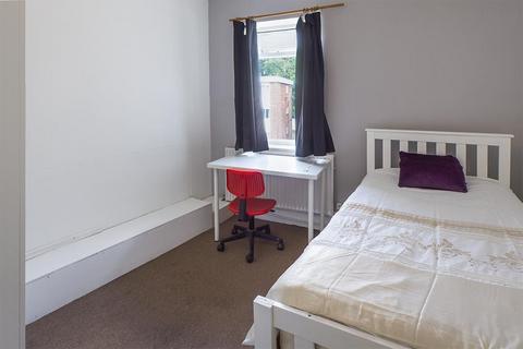 4 bedroom private hall to rent, Thackeray Road, Portswood, Southampton