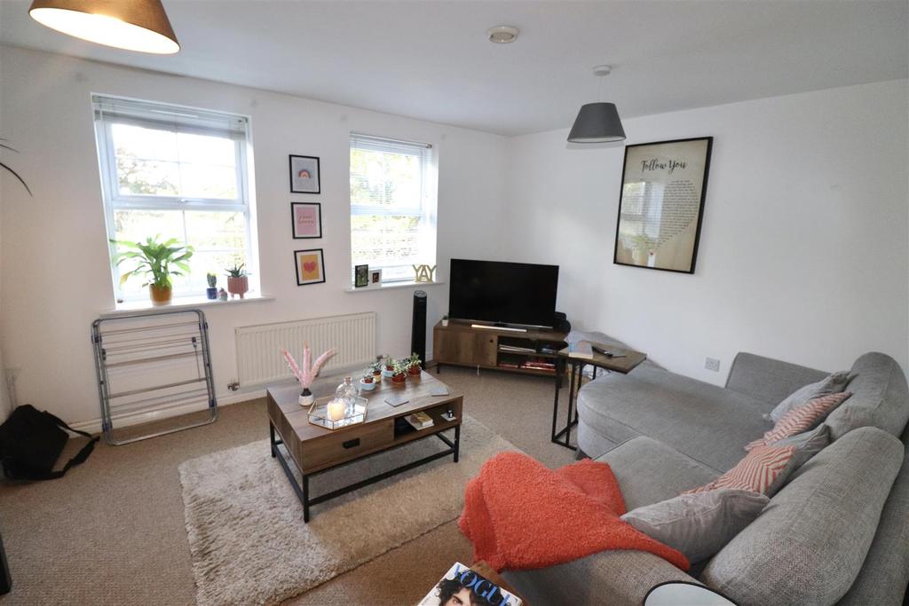 Turners Gardens, Wootton, Northampton 2 bed apartment £147,500