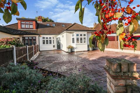 6 Cotswold Road, Romford, RM3 0TR