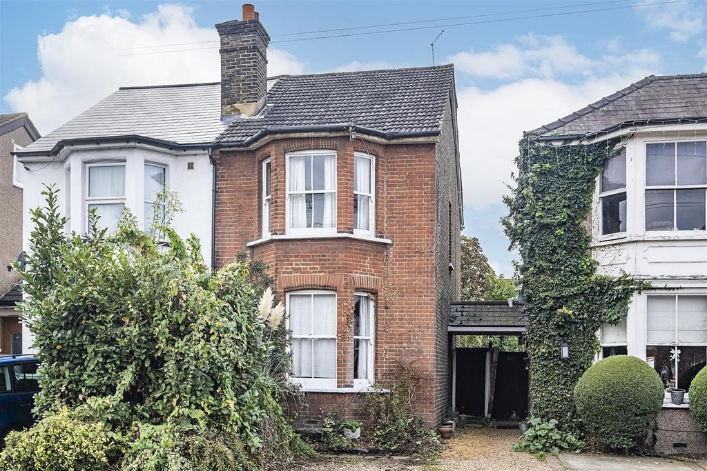 Hook Road, Epsom 3 bed semidetached house £450,000