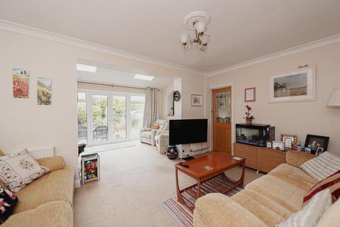 14 Oak Hill, Epsom, KT18 7BT