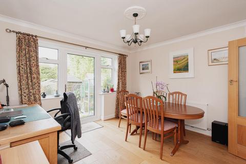 14 Oak Hill, Epsom, KT18 7BT