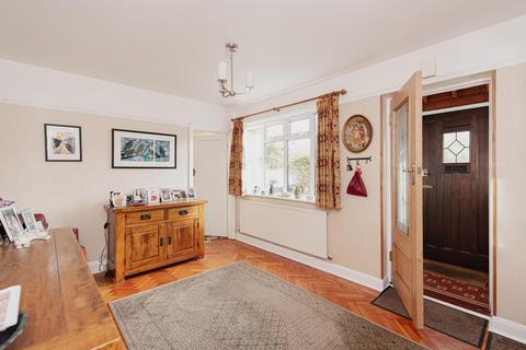 14 Oak Hill, Epsom, KT18 7BT