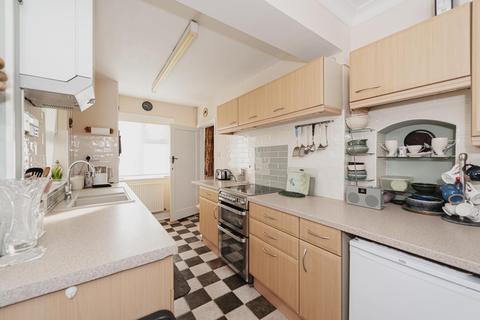 14 Oak Hill, Epsom, KT18 7BT