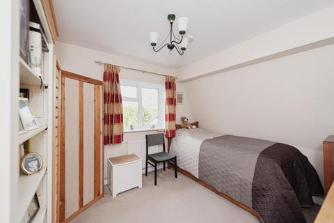14 Oak Hill, Epsom, KT18 7BT