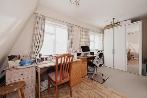 14 Oak Hill, Epsom, KT18 7BT