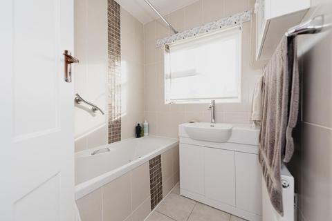 14 Oak Hill, Epsom, KT18 7BT