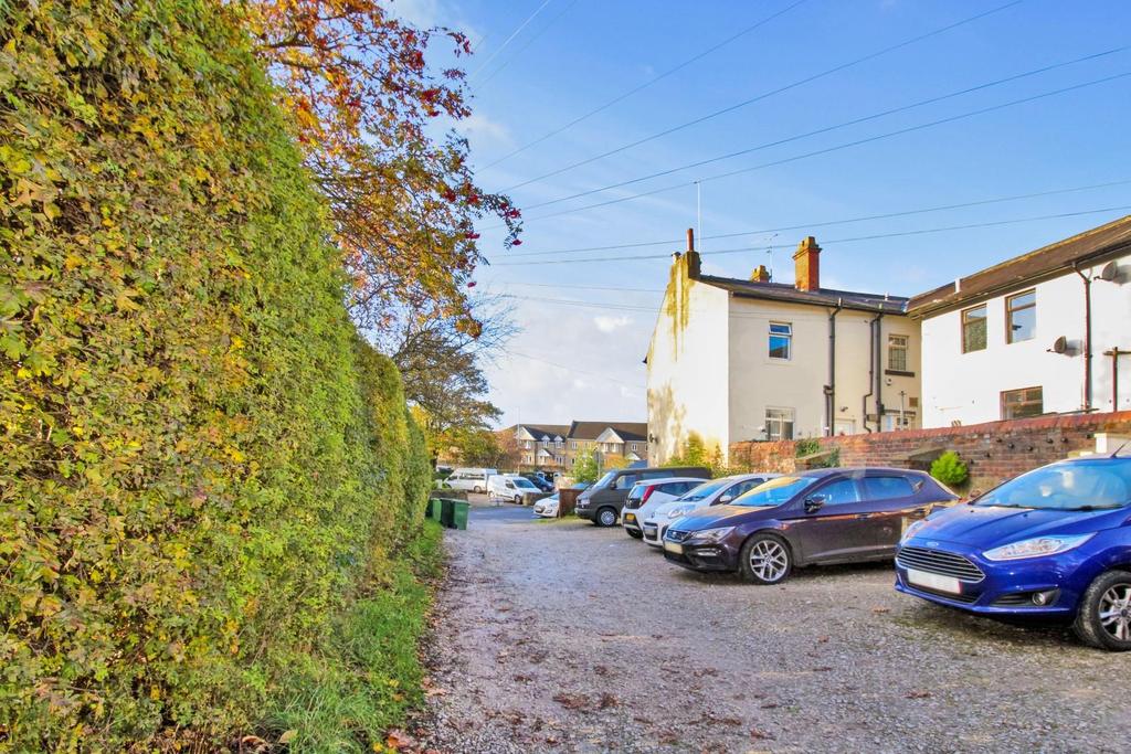 Dinsdale ext.JPG