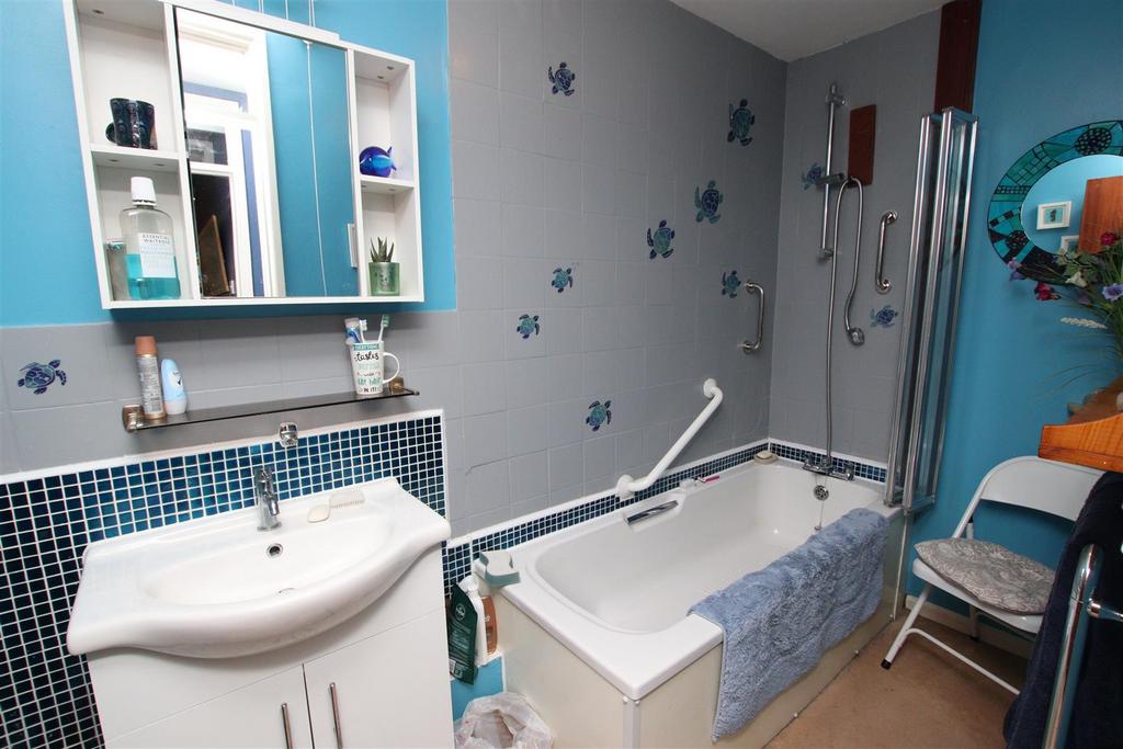 Bathroom.JPG