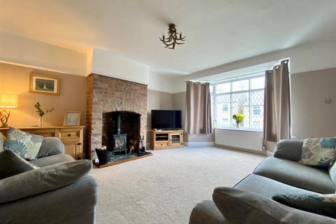 98 Buxton Road, Furness Vale, High Peak, SK23 7PF