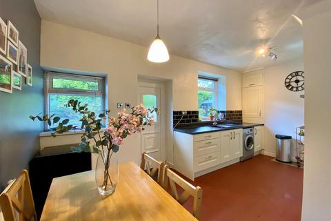 98 Buxton Road, Furness Vale, High Peak, SK23 7PF