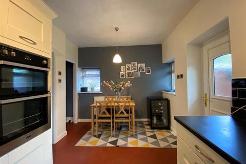 98 Buxton Road, Furness Vale, High Peak, SK23 7PF