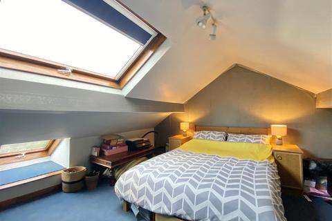 98 Buxton Road, Furness Vale, High Peak, SK23 7PF