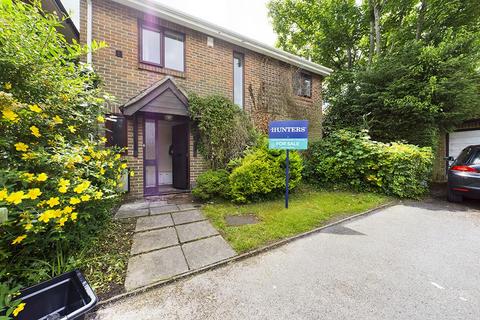 4 bedroom private hall to rent, Nursery Gardens, Winchester