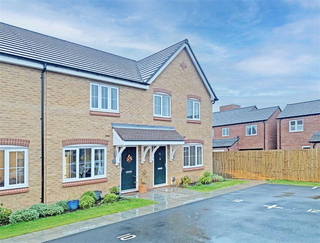 Rumsey Close, Copthorne Keep... 3 bed end of terrace house £1,050 pcm
