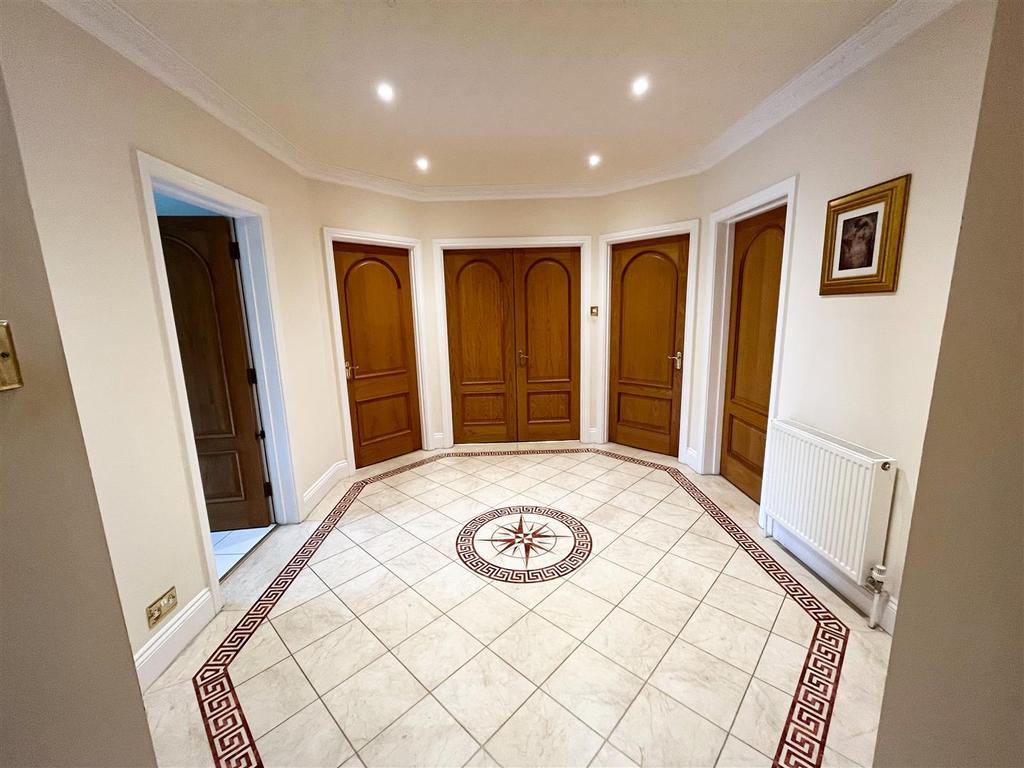 Hawthorn Lane, Wilmslow 2 bed apartment £2,500 pcm (£577 pw)