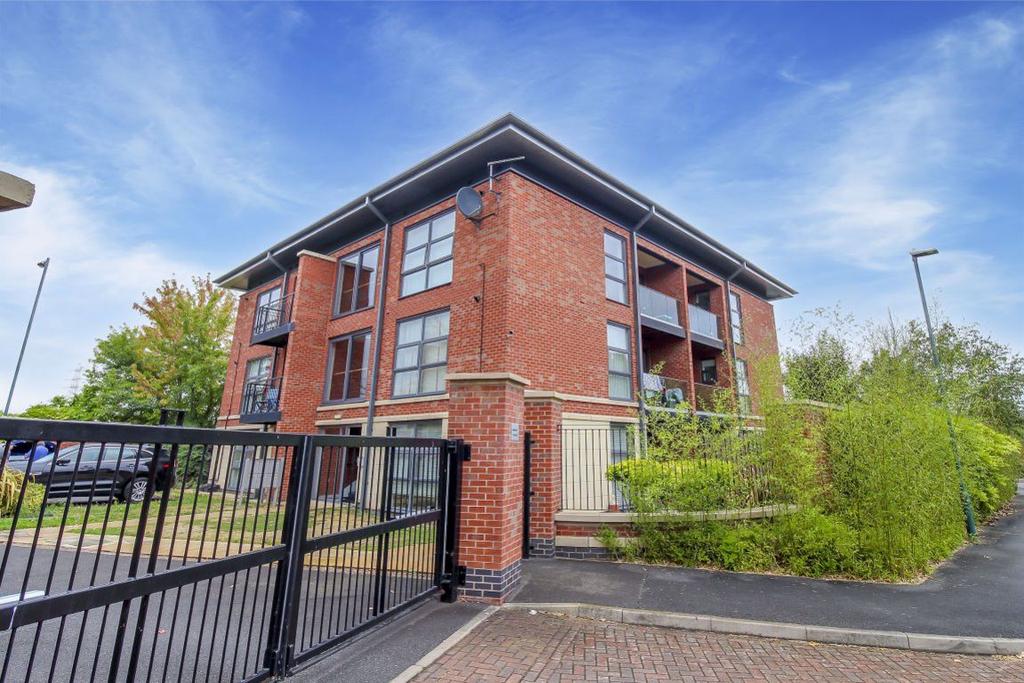 Deane Court, Deane Road, Wilford... 2 bed flat £900 pcm (£208 pw)