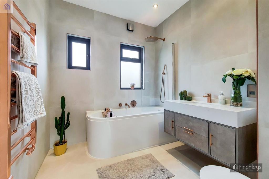 12 Bathroom-0.jpg