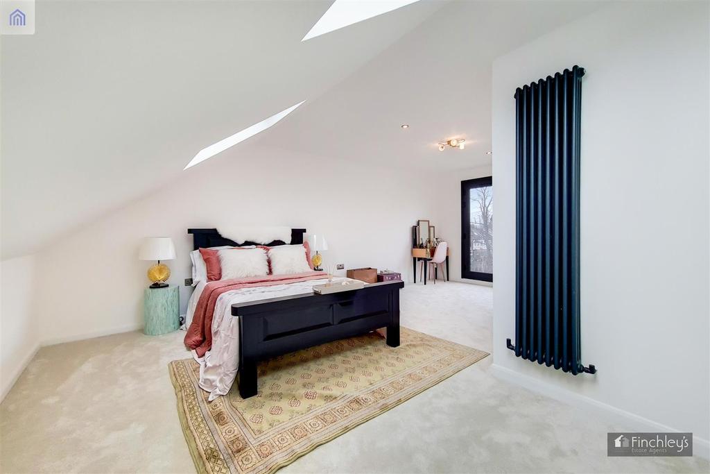 14 Main Bedroom-0.jpg