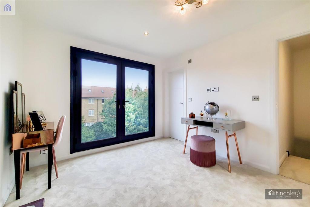 14 Main Bedroom-1.jpg