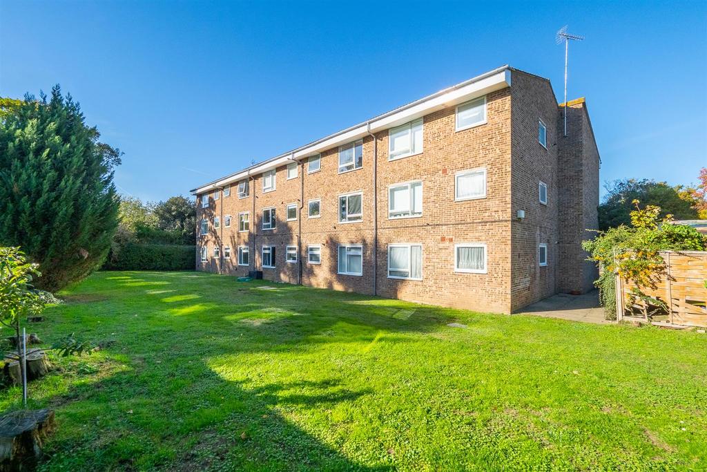 Sandown Drive, Carshalton 1 bed apartment £235,000