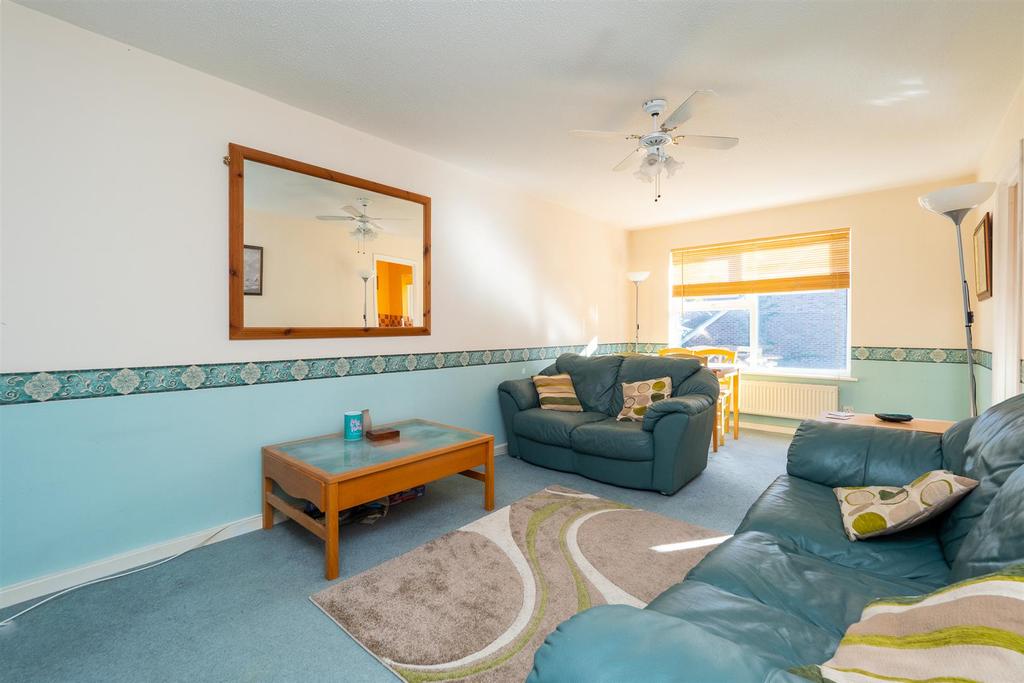Sandown Drive, Carshalton 1 bed apartment £235,000