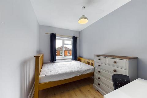 4 bedroom terraced house to rent, Milton Road, Southampton, Hampshire