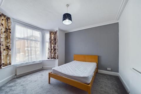 4 bedroom private hall to rent, Newcombe Road, Southampton, Hampshire